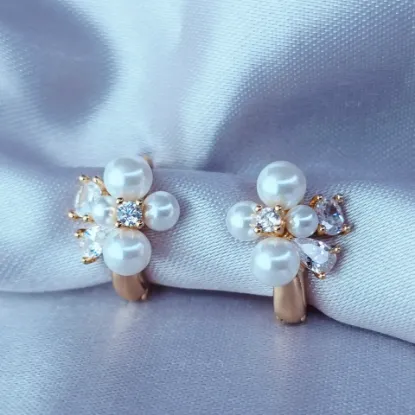 Imagen de Huggie Flor con Perlas y Cristales