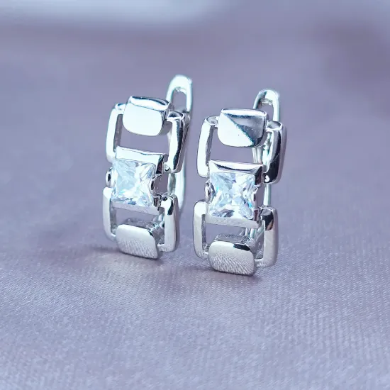 Imagen de Huggie Eslabón con Diamante Cúbico