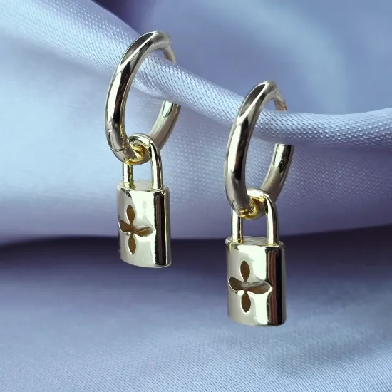 Imagen de Detachable Padlock with Cross Earring