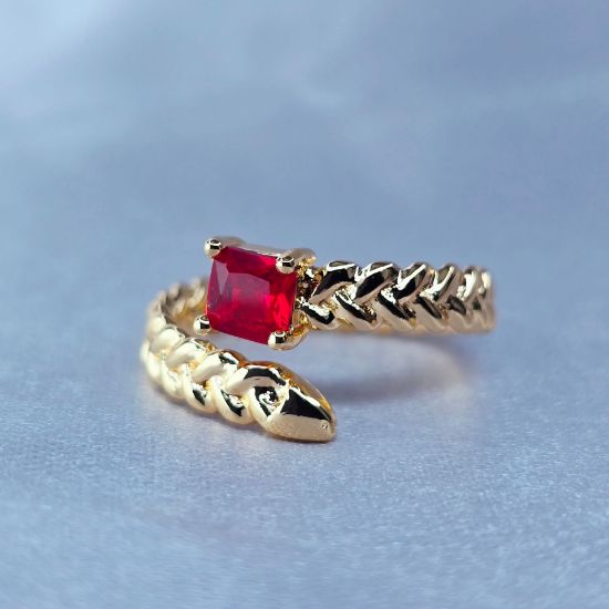 Imagen de Anillo Semiabierto Trenzado de Oro y Cubo Rojo
