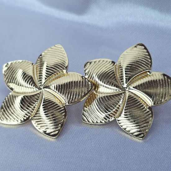 Imagen de Arete Flor Pétalos Texturizados